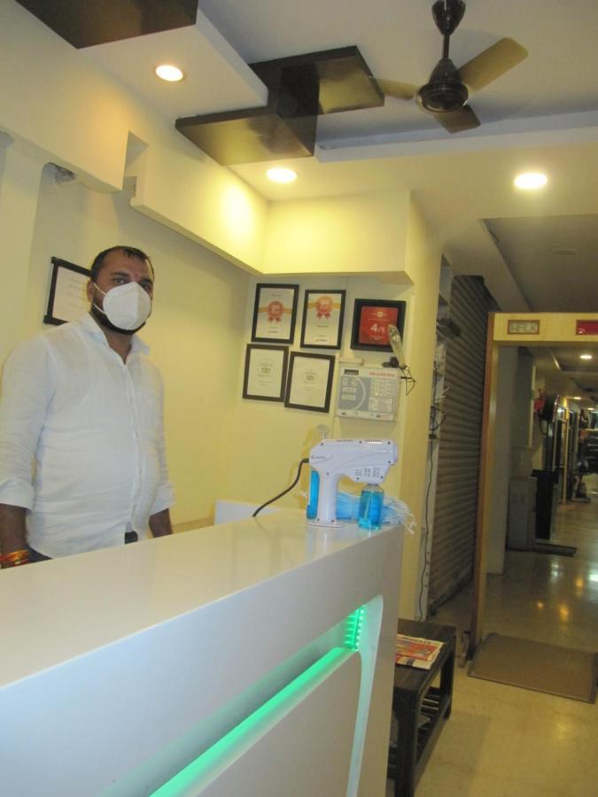 Hotel Arjun Yeni Delhi Dış mekan fotoğraf