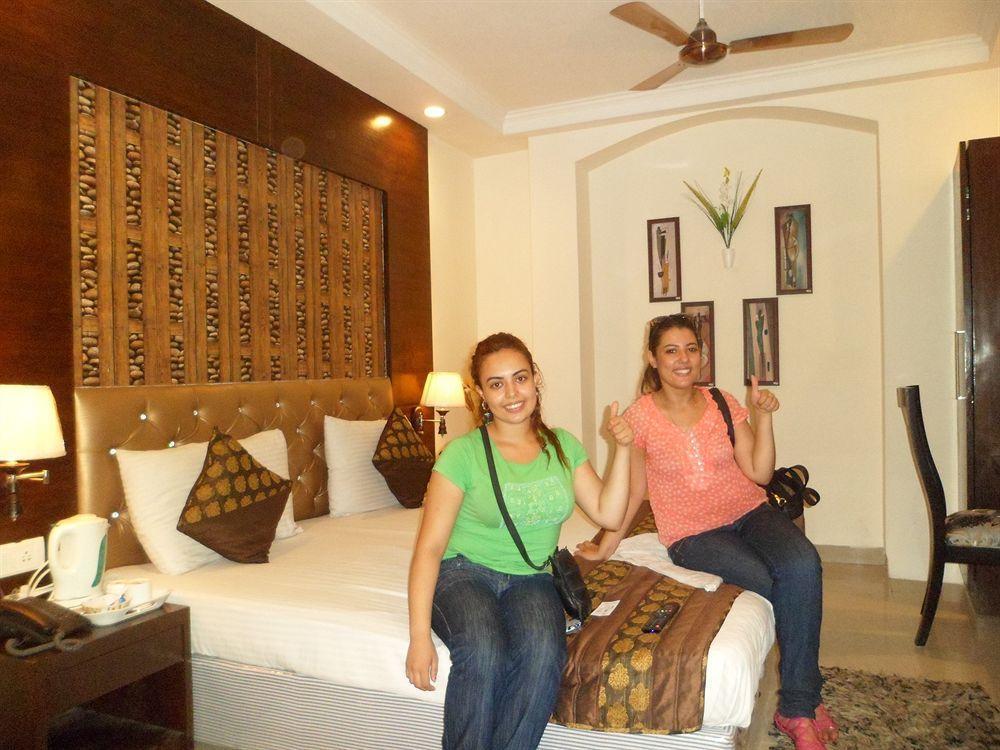 Hotel Arjun Yeni Delhi Dış mekan fotoğraf