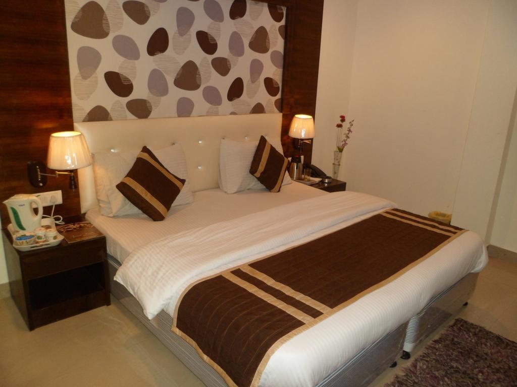 Hotel Arjun Yeni Delhi Dış mekan fotoğraf
