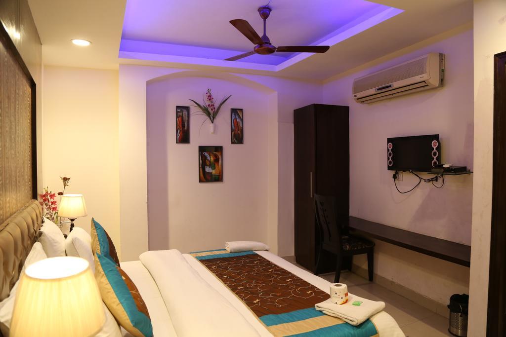 Hotel Arjun Yeni Delhi Dış mekan fotoğraf