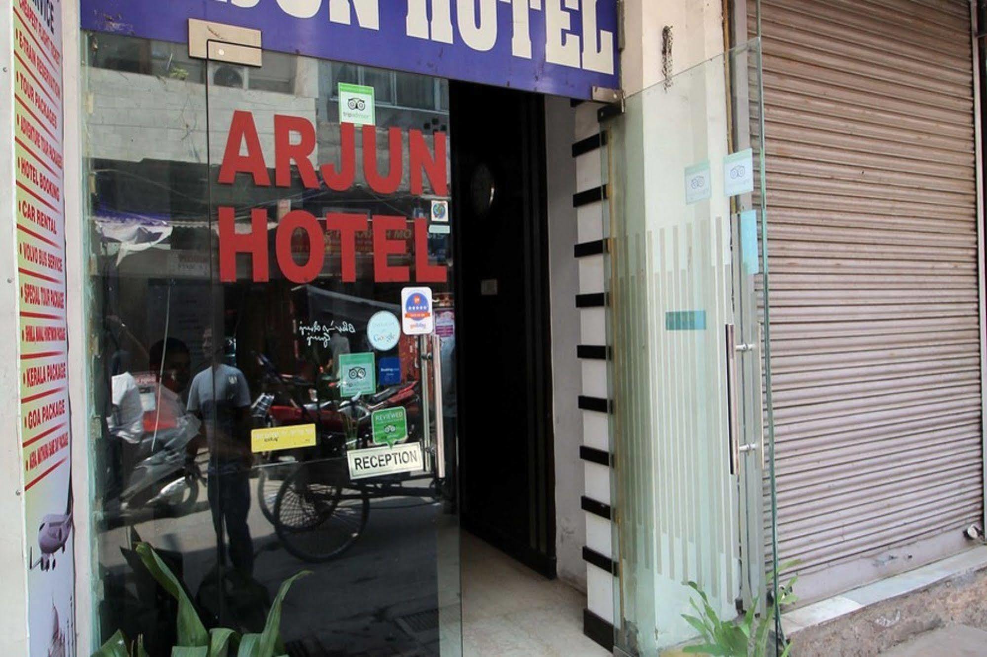 Hotel Arjun Yeni Delhi Dış mekan fotoğraf