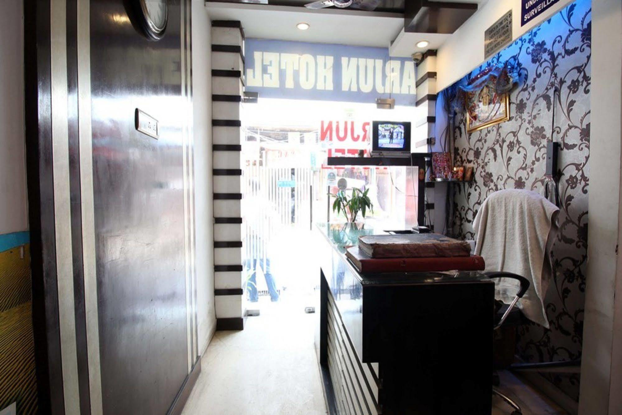 Hotel Arjun Yeni Delhi Dış mekan fotoğraf