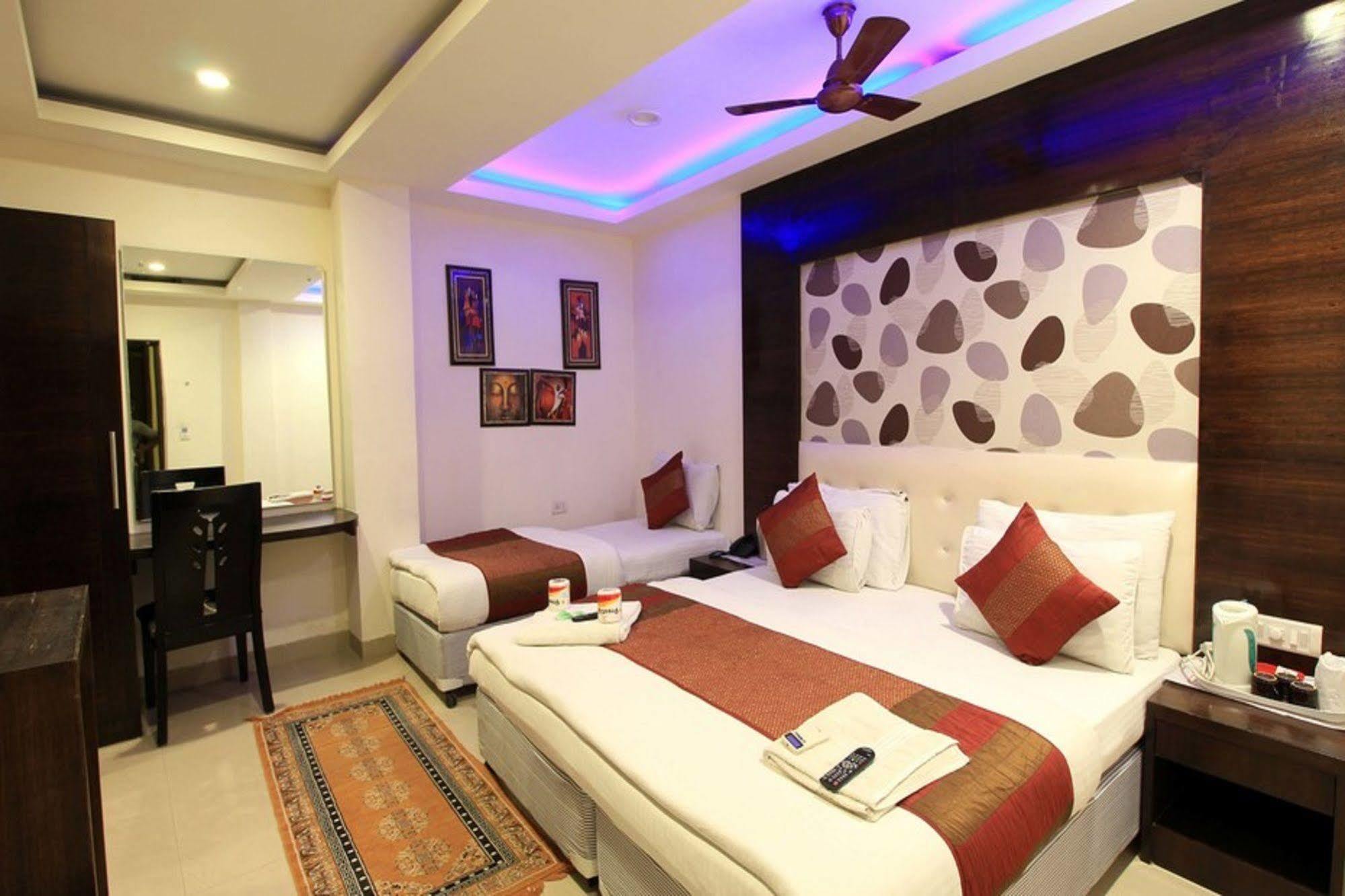 Hotel Arjun Yeni Delhi Dış mekan fotoğraf