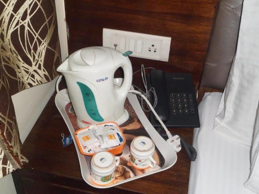 Hotel Arjun Yeni Delhi Dış mekan fotoğraf