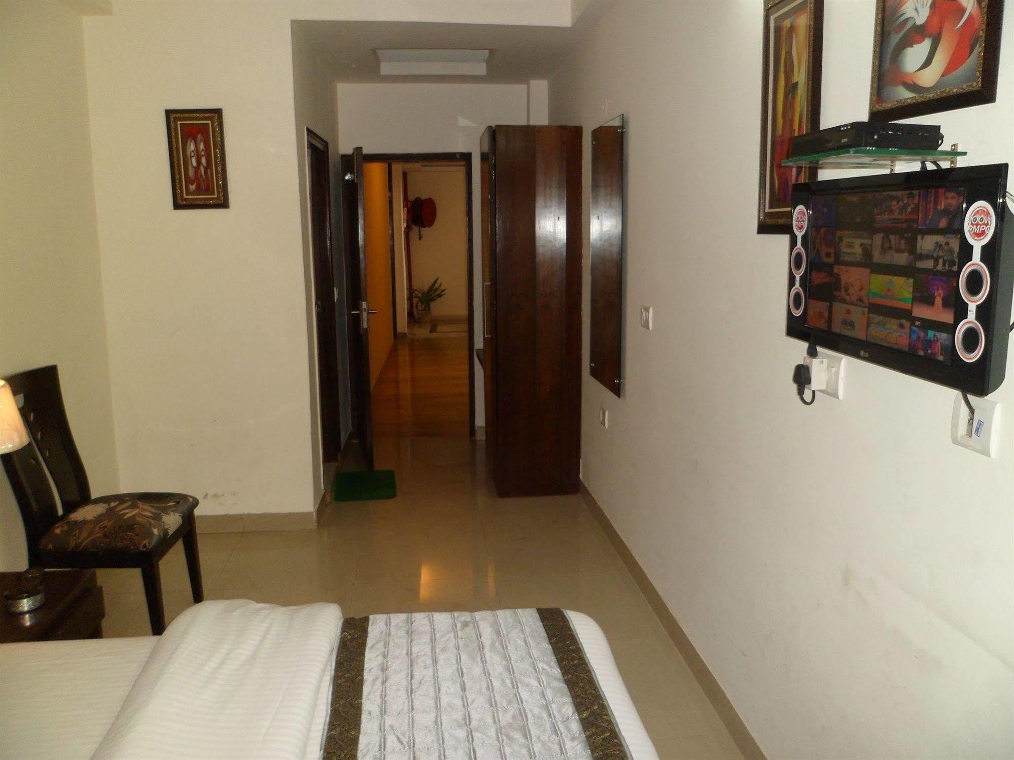 Hotel Arjun Yeni Delhi Dış mekan fotoğraf