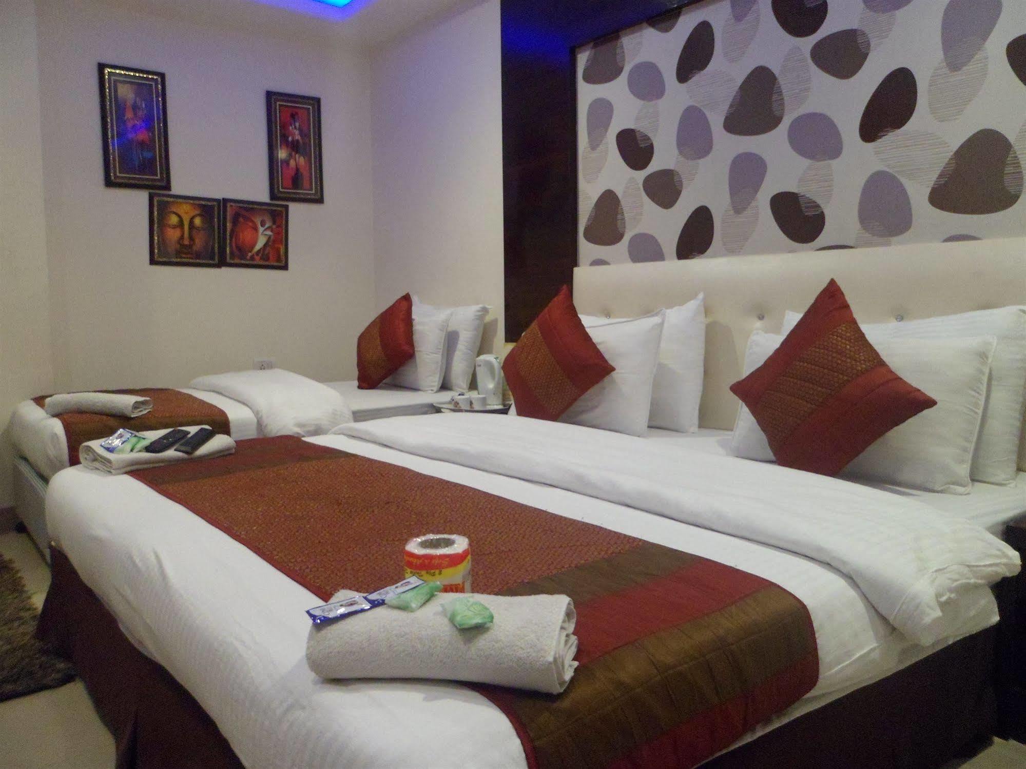 Hotel Arjun Yeni Delhi Dış mekan fotoğraf