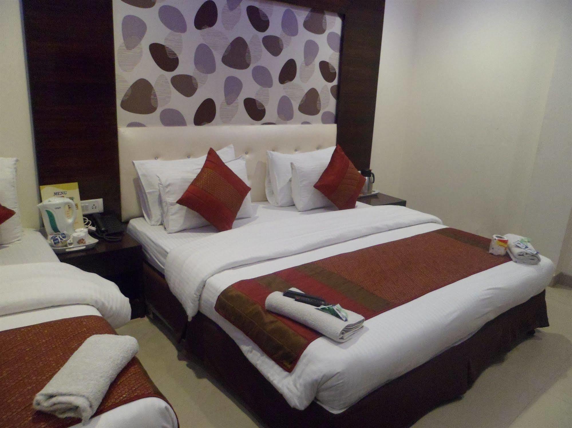 Hotel Arjun Yeni Delhi Dış mekan fotoğraf