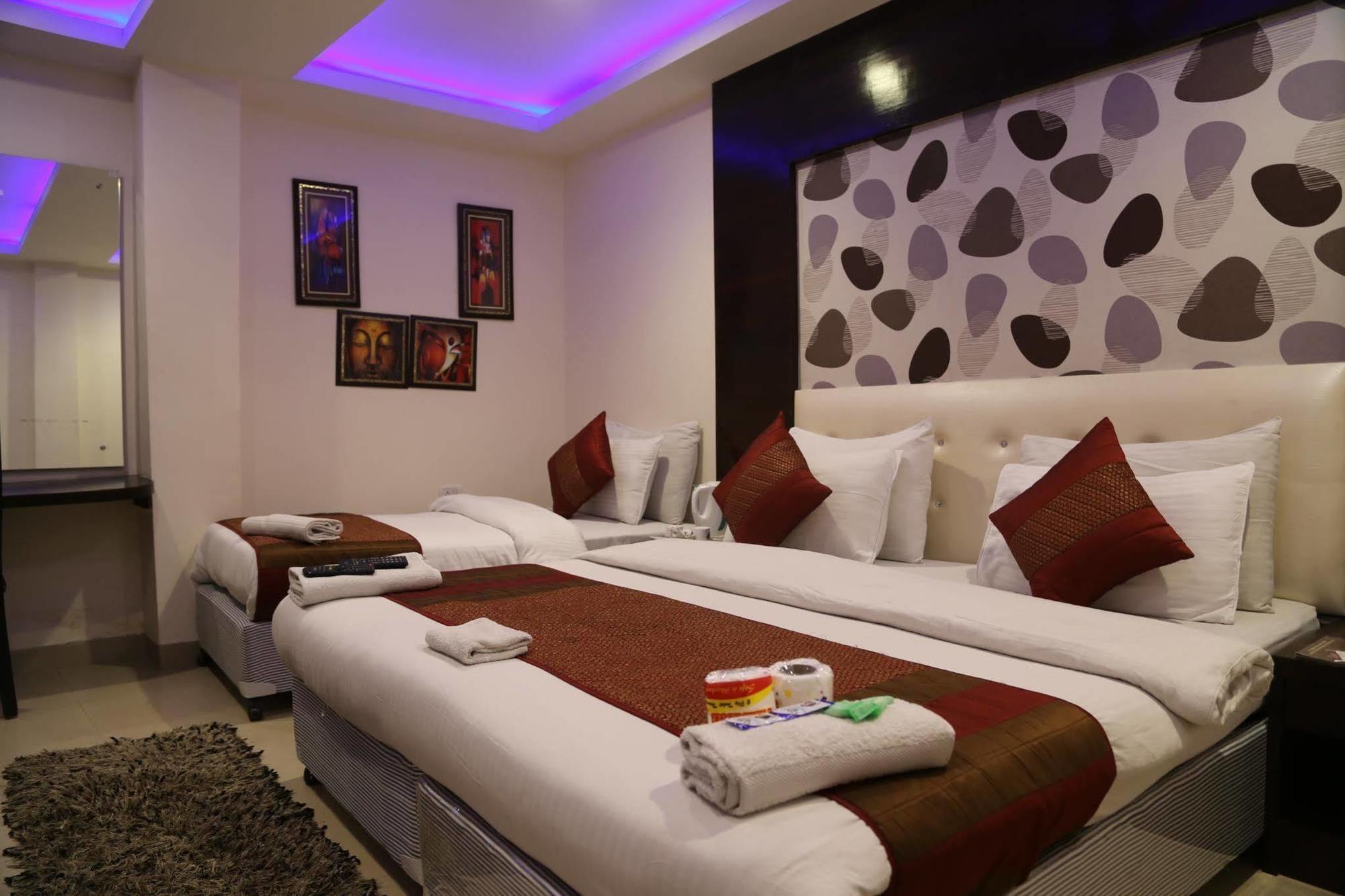Hotel Arjun Yeni Delhi Dış mekan fotoğraf