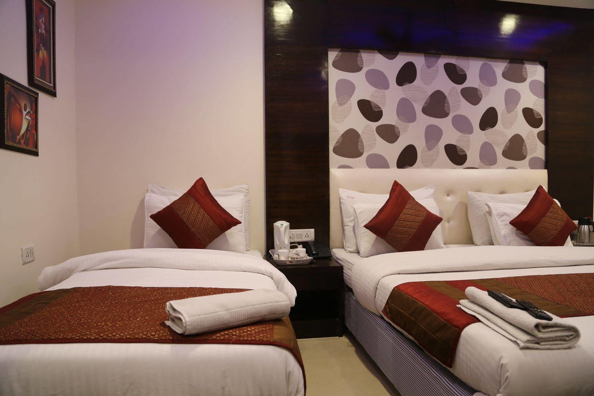 Hotel Arjun Yeni Delhi Dış mekan fotoğraf