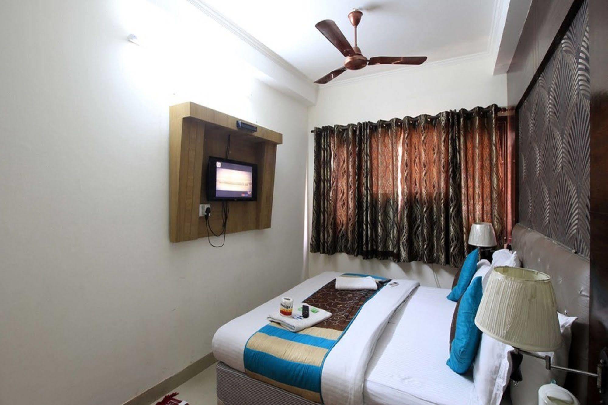 Hotel Arjun Yeni Delhi Dış mekan fotoğraf