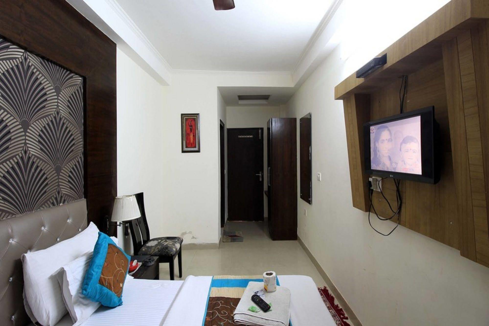 Hotel Arjun Yeni Delhi Dış mekan fotoğraf