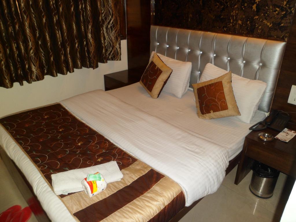 Hotel Arjun Yeni Delhi Oda fotoğraf